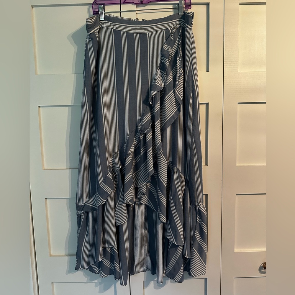 Torrid Blue and White Faux Wrap Skirt with Ruffle and Elastic Waist. Size 1